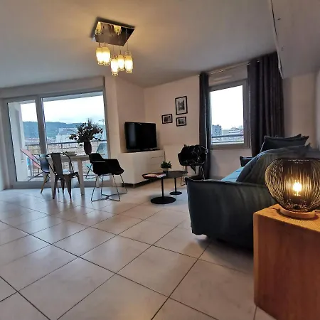 Cote Gare - Gare - Centre-ville - Parking - Netflix - Wifi - Disney+ - Terrasse Apartment
